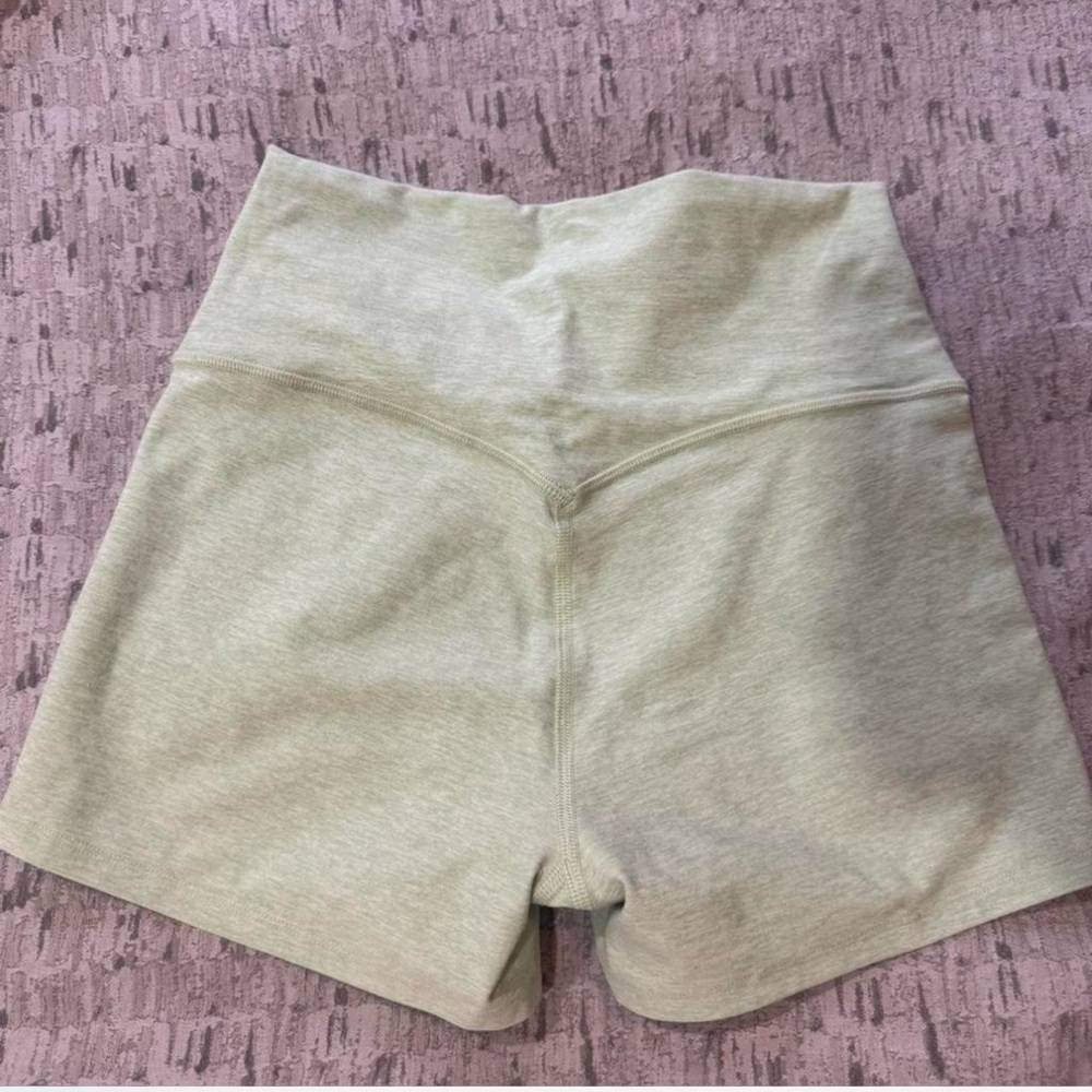 EUC ALO YOGA ALOSOFT CAREFREE SHORTS & HIGHLIGHT BRA - Picture 4 of 6